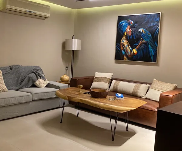 شقة بدخول ذاتي وغرفة جلوس