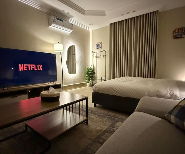 استديو هادئ بسرير ماستر